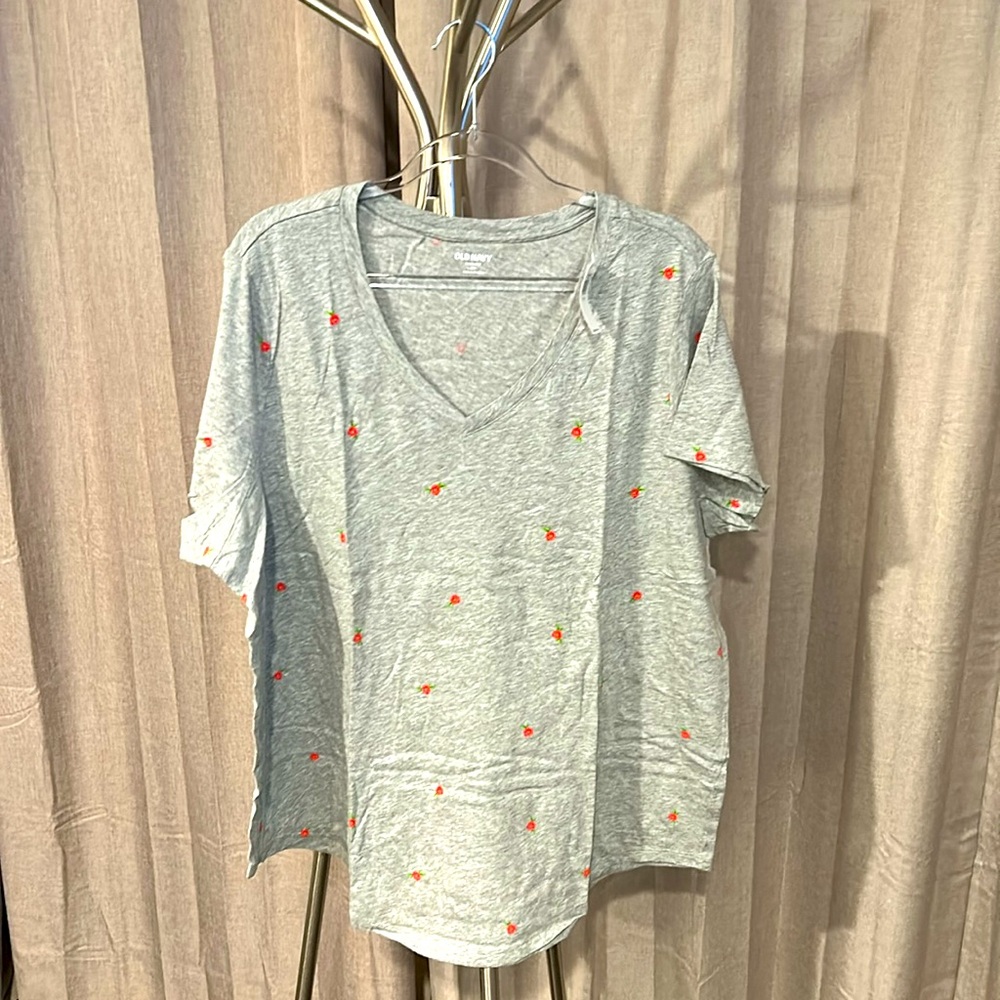 Old Navy Gray v-neck Tee with Red rose bud Details - Picture 2 of 5